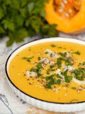 Волшебство тыквенного супа-пюре: простой рецепт с беконом и сухариками