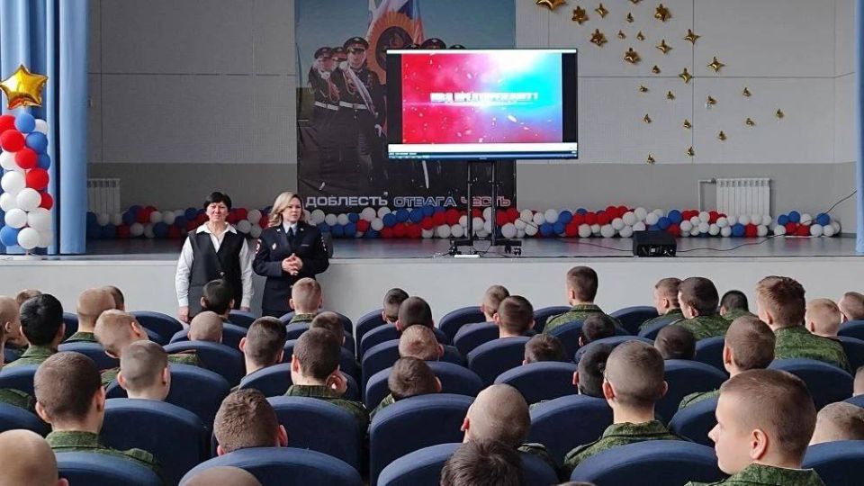 Сотрудники полиции по всему краю активно проводят встречи с молодежью и представителями организаций