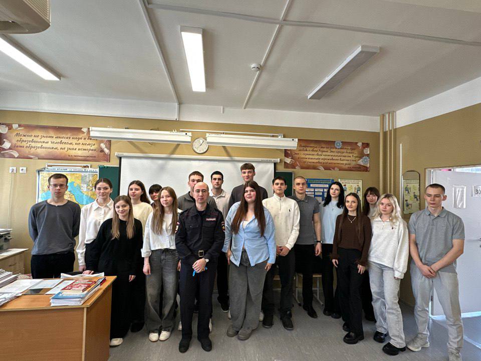 Сотрудники полиции по всему краю активно проводят встречи с молодежью и представителями организаций Сотрудники полиции по всему краю активно проводят встречи с молодежью и представителями организаций