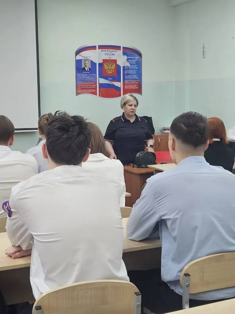 Сотрудники полиции по всему краю активно проводят встречи с молодежью и представителями организаций Сотрудники полиции по всему краю активно проводят встречи с молодежью и представителями организаций