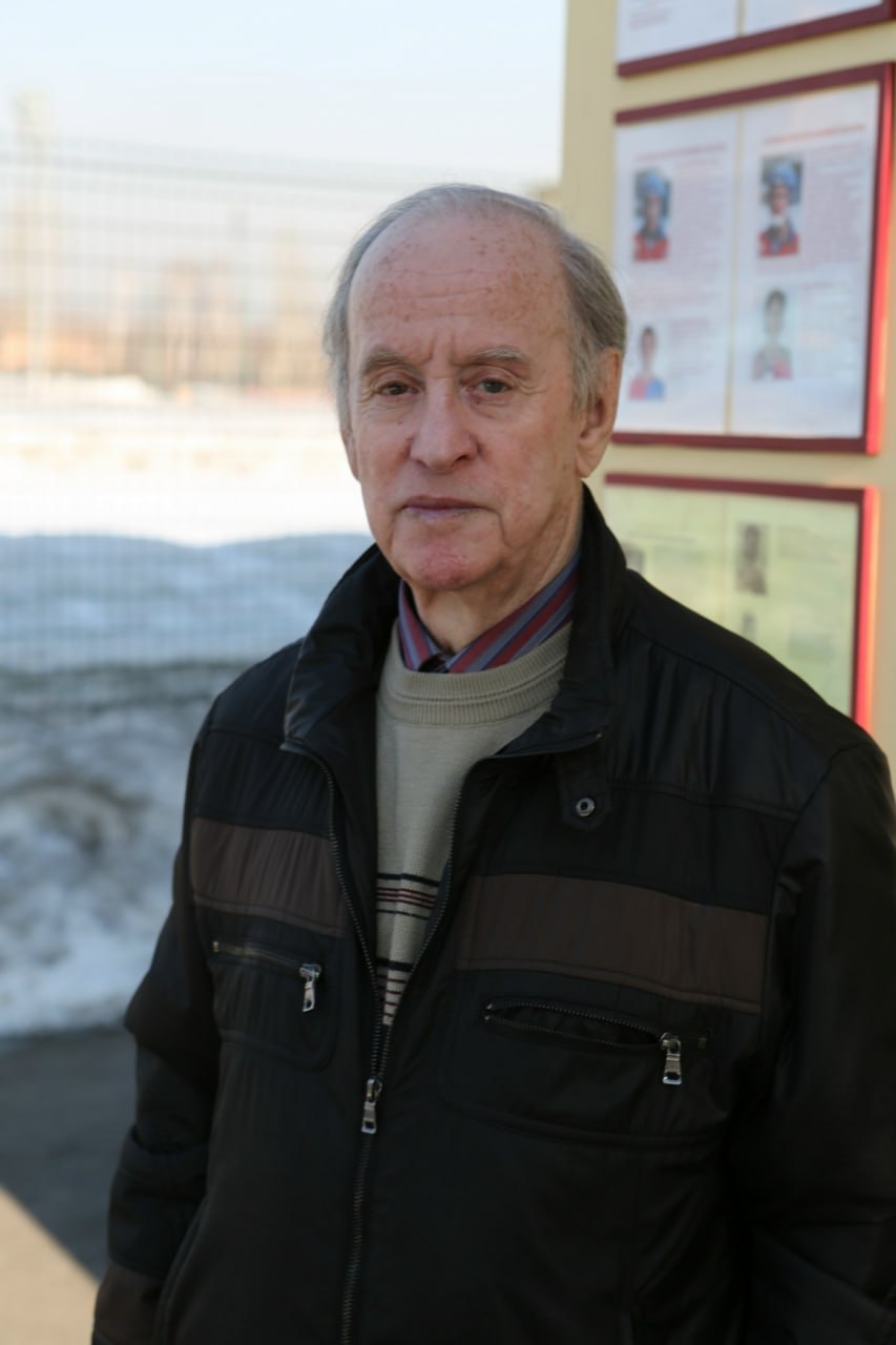 Пока великий тренер Юрий Уринович проводил детские турниры в Красноярске и консультировал молодых специалистов в родном «Рассвете», его воспитанники Романцев и Тарханов покоряли Европу и растили будущих звёзд сборной России