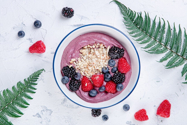 Смузи-боул с ягодами: свежесть на каждый день