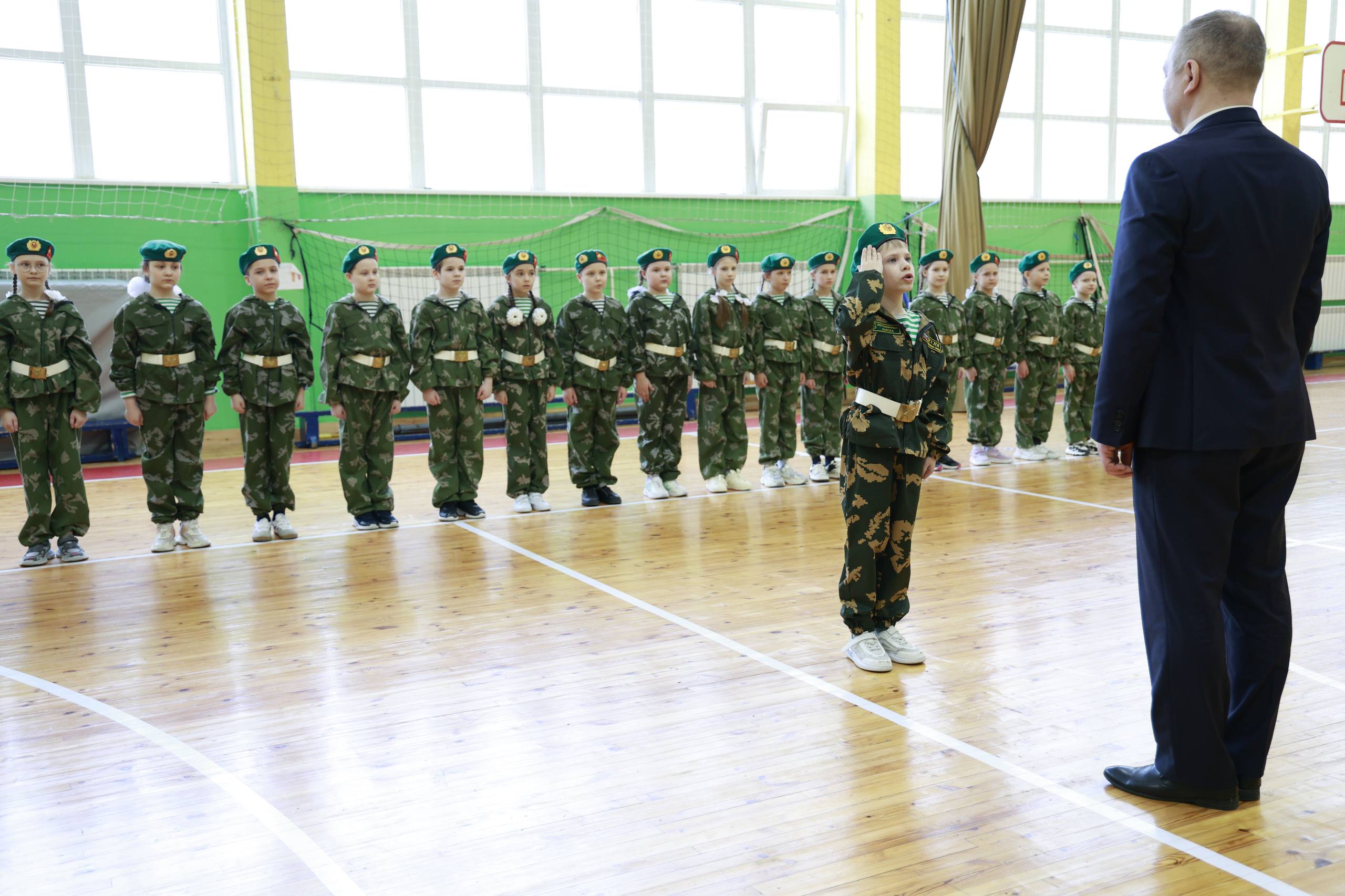 Сотрудники ГУФСИН провели патриотическое мероприятие для учащихся красноярской Гимназии №13 «Академ» Сотрудники ГУФСИН провели патриотическое мероприятие для учащихся красноярской Гимназии №13 «Академ»