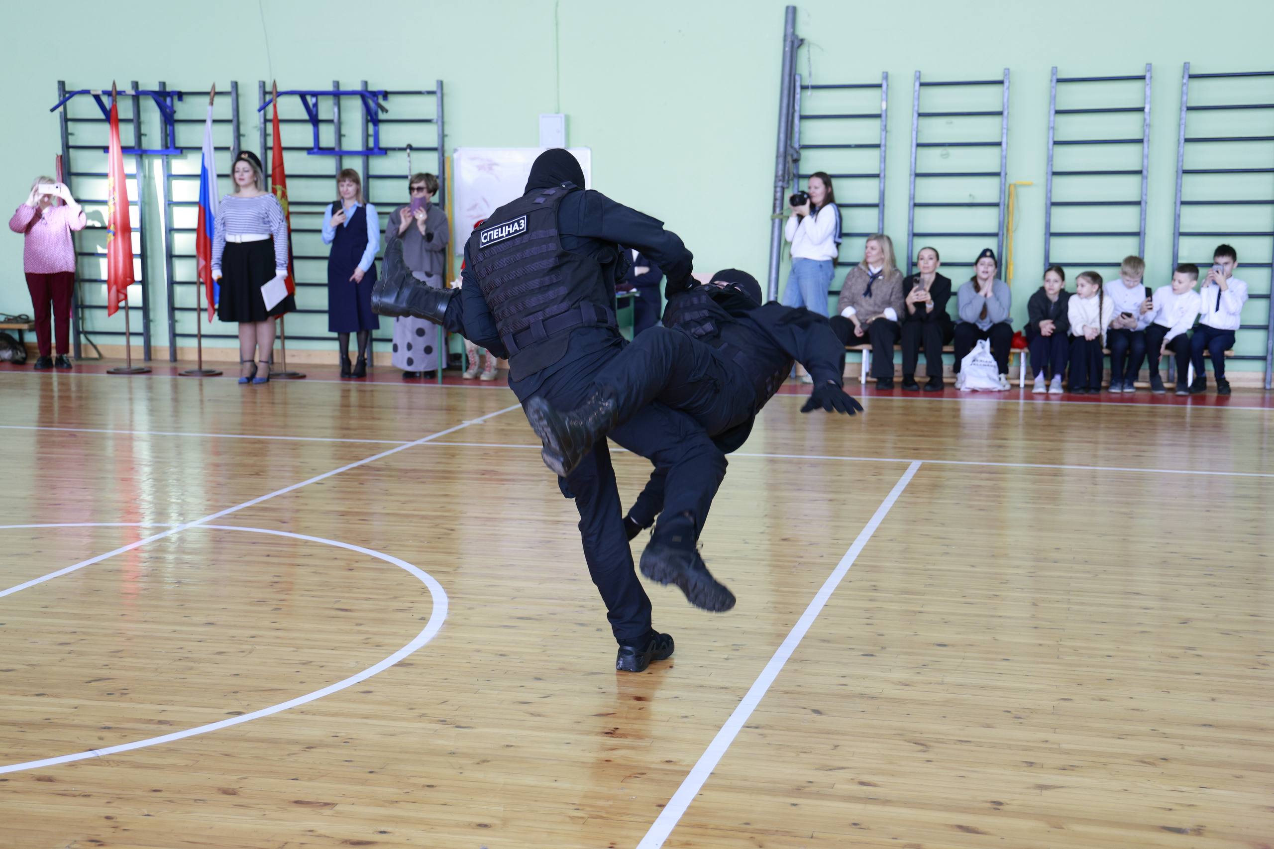 Сотрудники ГУФСИН провели патриотическое мероприятие для учащихся красноярской Гимназии №13 «Академ» Сотрудники ГУФСИН провели патриотическое мероприятие для учащихся красноярской Гимназии №13 «Академ»