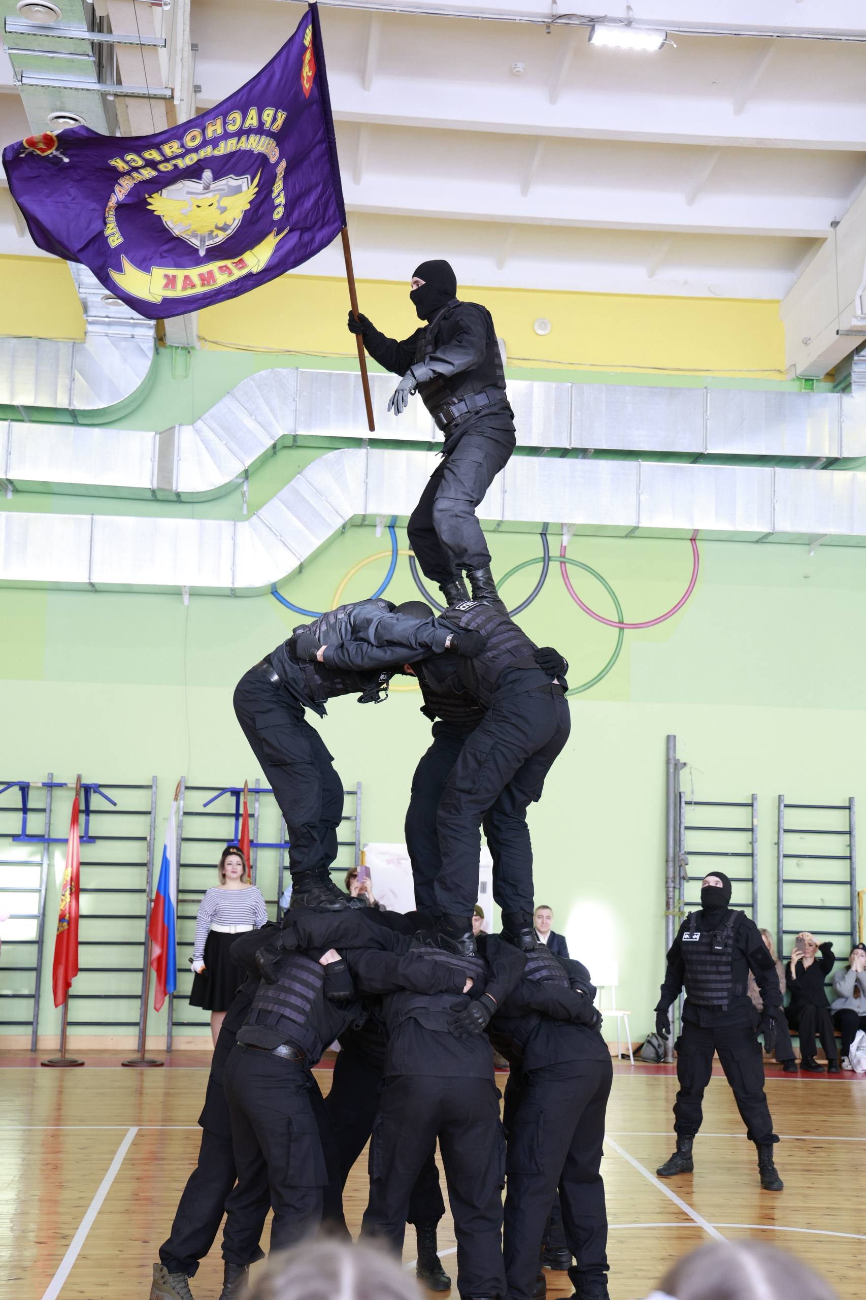 Сотрудники ГУФСИН провели патриотическое мероприятие для учащихся красноярской Гимназии №13 «Академ» Сотрудники ГУФСИН провели патриотическое мероприятие для учащихся красноярской Гимназии №13 «Академ»