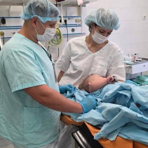 Врачи краевой больницы провели пересадку кожи полугодовалой девочке