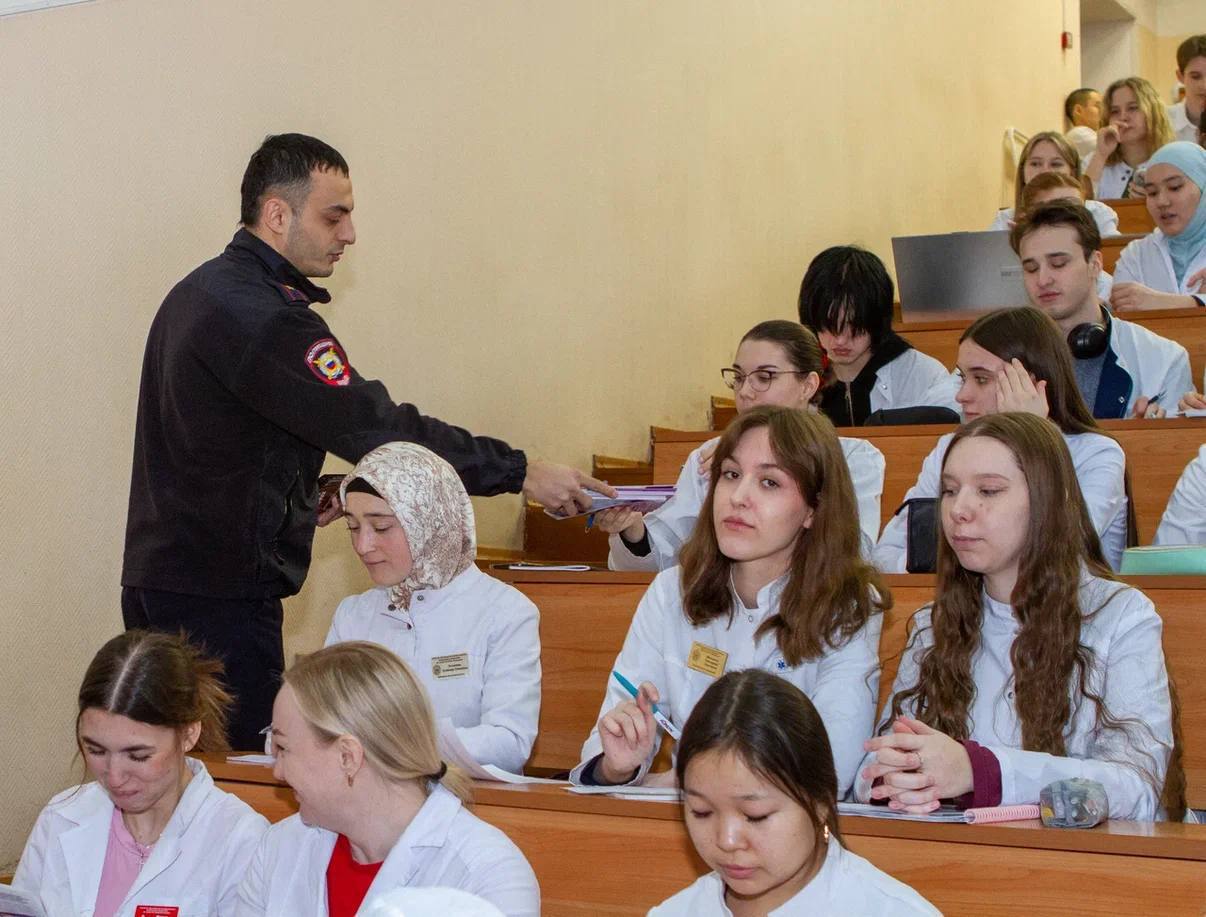 ВМЕСТЕ ПРОТИВ МОШЕННИКОВ. Вчера, 19 февраля, в Единый день профилактики полицейские со всего Красноярского края провели традиционные противомошеннические беседы с жителями региона ВМЕСТЕ ПРОТИВ МОШЕННИКОВ. Вчера, 19 февраля, в Единый день профилактики полицейские со всего Красноярского края провели традиционные противомошеннические беседы с жителями региона