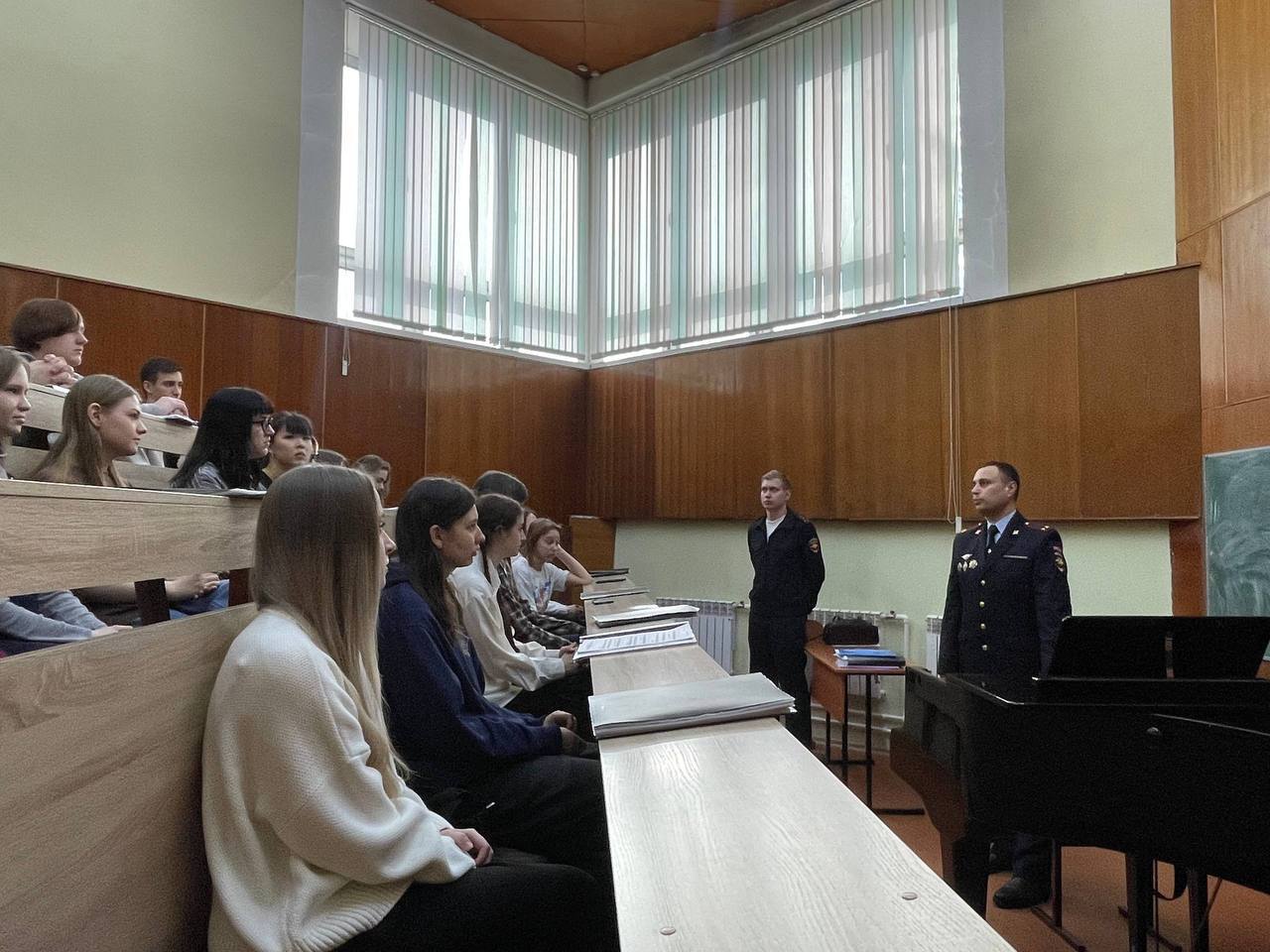 ВМЕСТЕ ПРОТИВ МОШЕННИКОВ. Вчера, 19 февраля, в Единый день профилактики полицейские со всего Красноярского края провели традиционные противомошеннические беседы с жителями региона ВМЕСТЕ ПРОТИВ МОШЕННИКОВ. Вчера, 19 февраля, в Единый день профилактики полицейские со всего Красноярского края провели традиционные противомошеннические беседы с жителями региона