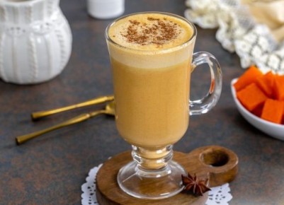Согревающий молочный коктейль с тыквой и специями