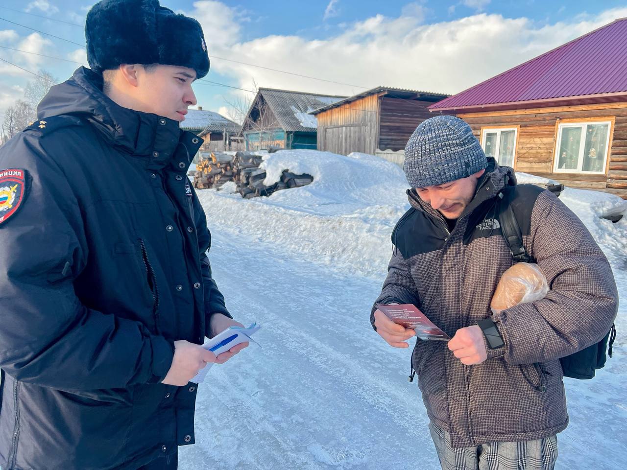 ВМЕСТЕ ПРОТИВ МОШЕННИКОВ. Вчера, 19 февраля, в Единый день профилактики полицейские со всего Красноярского края провели традиционные противомошеннические беседы с жителями региона ВМЕСТЕ ПРОТИВ МОШЕННИКОВ. Вчера, 19 февраля, в Единый день профилактики полицейские со всего Красноярского края провели традиционные противомошеннические беседы с жителями региона