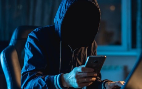 Мошенники перед 23 февраля обновили схему с якобы выплатой дивидендов