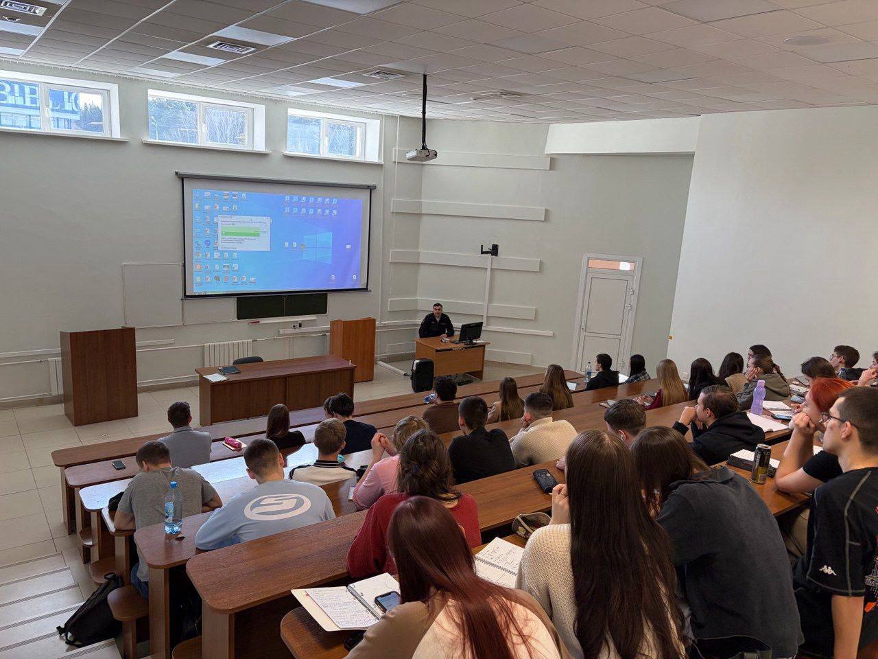 ВМЕСТЕ ПРОТИВ МОШЕННИКОВ. Вчера, 19 февраля, в Единый день профилактики полицейские со всего Красноярского края провели традиционные противомошеннические беседы с жителями региона ВМЕСТЕ ПРОТИВ МОШЕННИКОВ. Вчера, 19 февраля, в Единый день профилактики полицейские со всего Красноярского края провели традиционные противомошеннические беседы с жителями региона