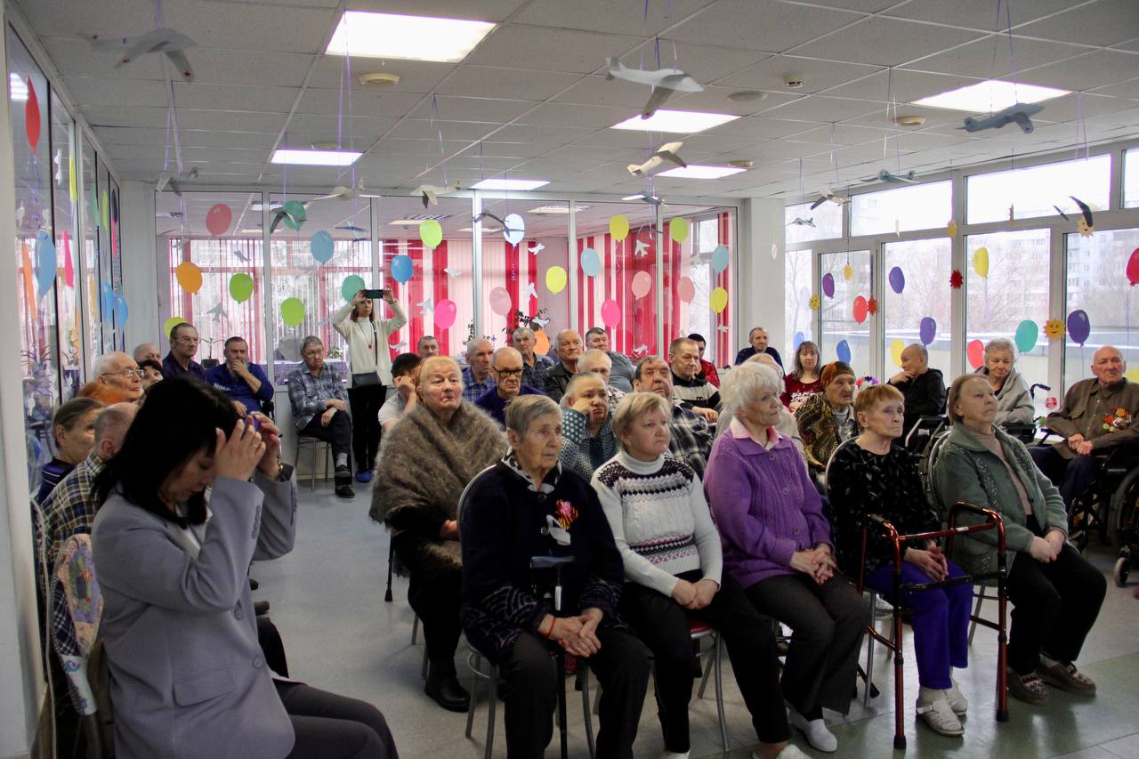 Офицеры СК России и члены союза «Юный следователь» поздравили постояльцев пансионата «Солнечный» и ветеранов СВО с Днём защитника Отечества Офицеры СК России и члены союза «Юный следователь» поздравили постояльцев пансионата «Солнечный» и ветеранов СВО с Днём защитника Отечества