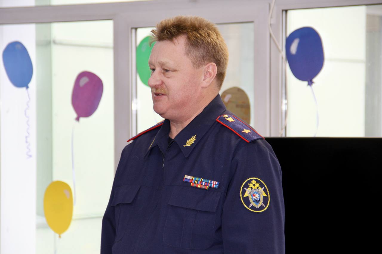 Офицеры СК России и члены союза «Юный следователь» поздравили постояльцев пансионата «Солнечный» и ветеранов СВО с Днём защитника Отечества Офицеры СК России и члены союза «Юный следователь» поздравили постояльцев пансионата «Солнечный» и ветеранов СВО с Днём защитника Отечества