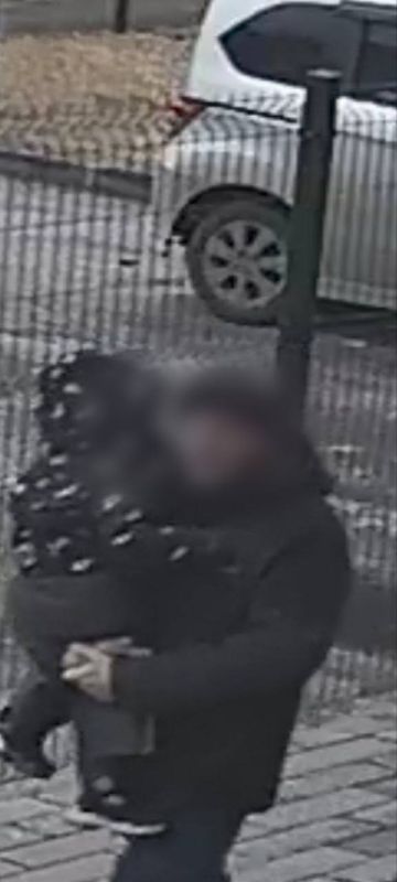 Красноярец выбил калитку в одном из дворов на 60 лет Октября