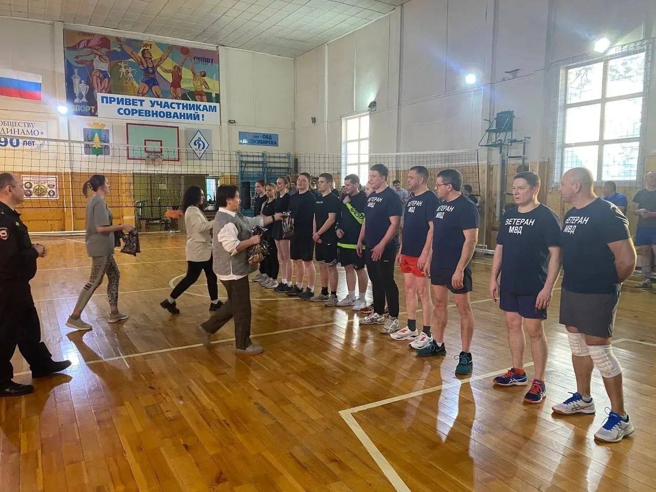 В Лесосибирске полицейские отметили 23 февраля волейбольным турниром! В Лесосибирске полицейские отметили 23 февраля волейбольным турниром!