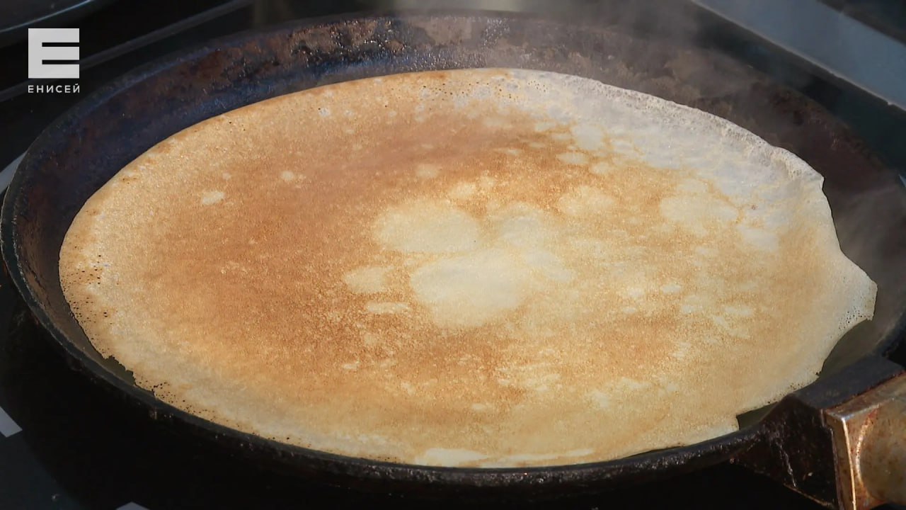 Опасный тренд: красноярцев просят не готовить блины на коле