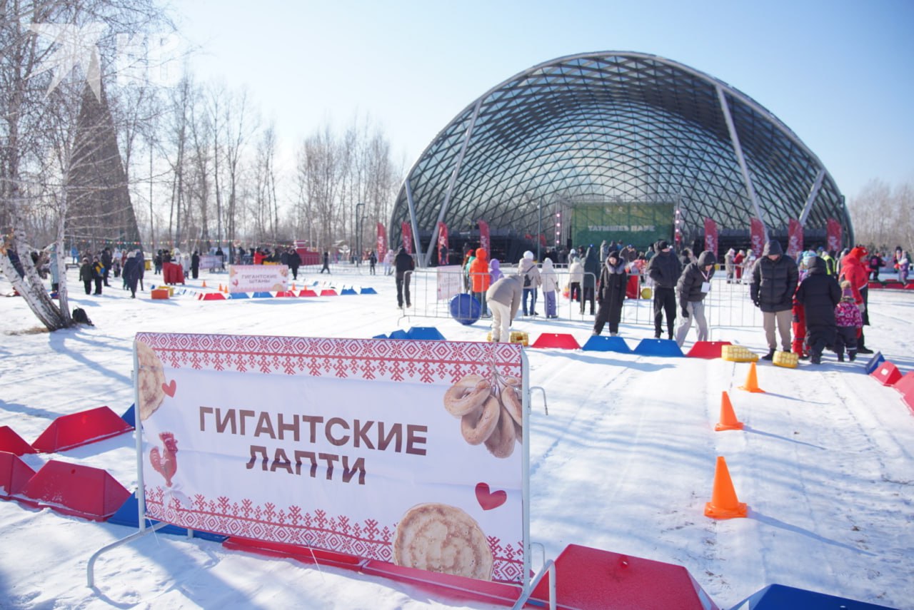 Огнемёты вместо спичек: в Красноярске на Масленицу сожгли чучело за 20 секунд и штурмовали столб в плавках в -21 Огнемёты вместо спичек: в Красноярске на Масленицу сожгли чучело за 20 секунд и штурмовали столб в плавках в -21