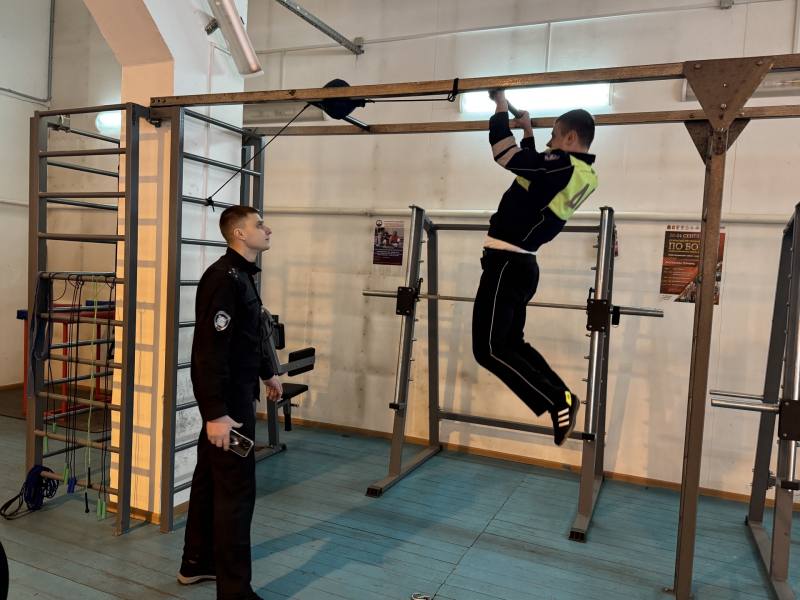 В честь Дня защитника Отечества сотрудники МУ МВД России «Красноярское» вышли на старт спортивного мероприятия, чтобы проверить свою спортивну подготовку В честь Дня защитника Отечества сотрудники МУ МВД России «Красноярское» вышли на старт спортивного мероприятия, чтобы проверить свою спортивну подготовку