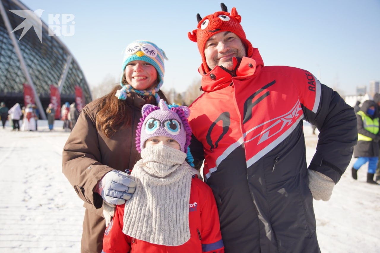 Огнемёты вместо спичек: в Красноярске на Масленицу сожгли чучело за 20 секунд и штурмовали столб в плавках в -21 Огнемёты вместо спичек: в Красноярске на Масленицу сожгли чучело за 20 секунд и штурмовали столб в плавках в -21