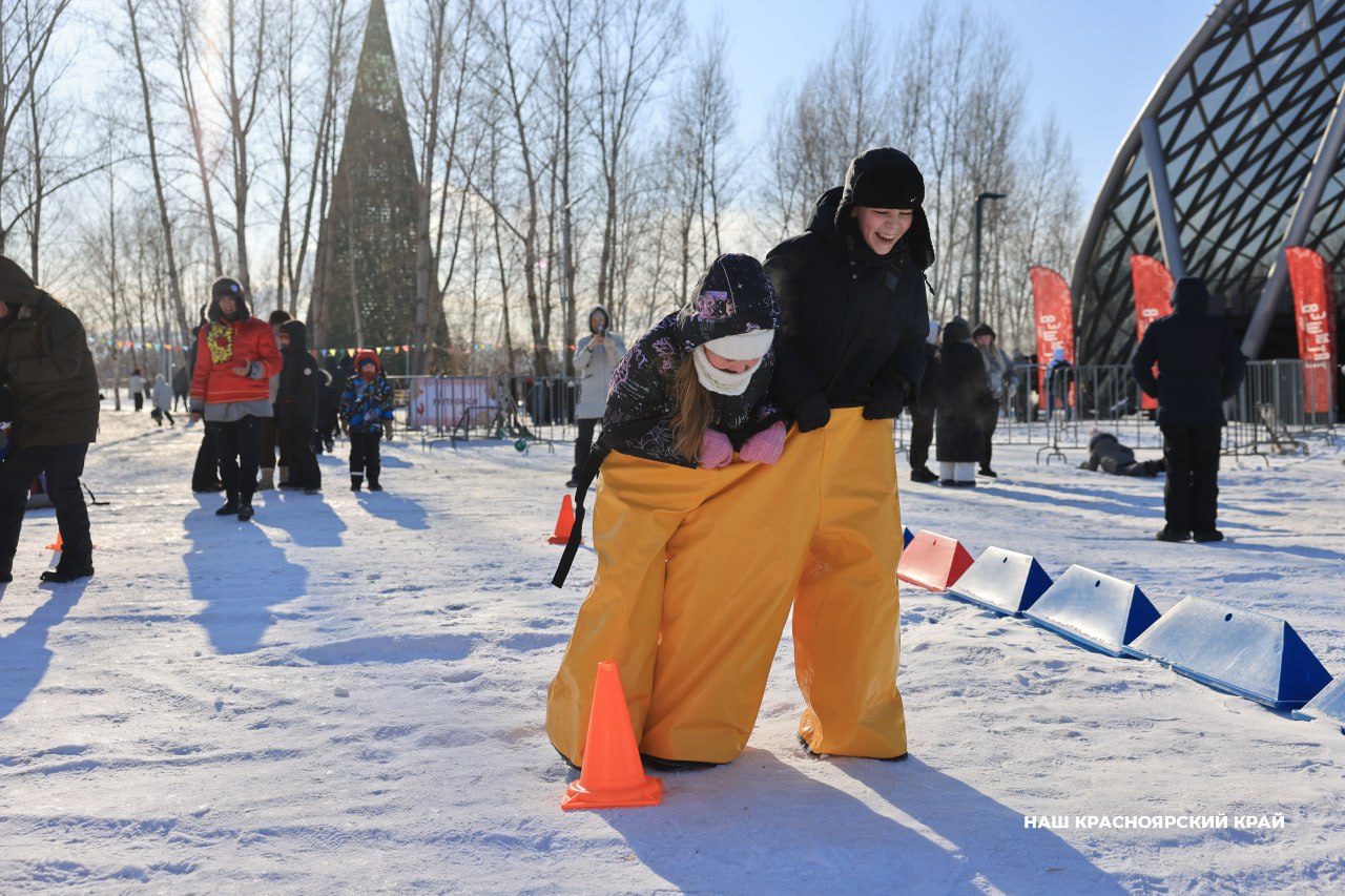 Чучело Масленицы сожгли в Татышев-парке Чучело Масленицы сожгли в Татышев-парке