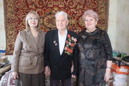 В Железнодорожном районе поздравили ветеранов с 23 Февраля