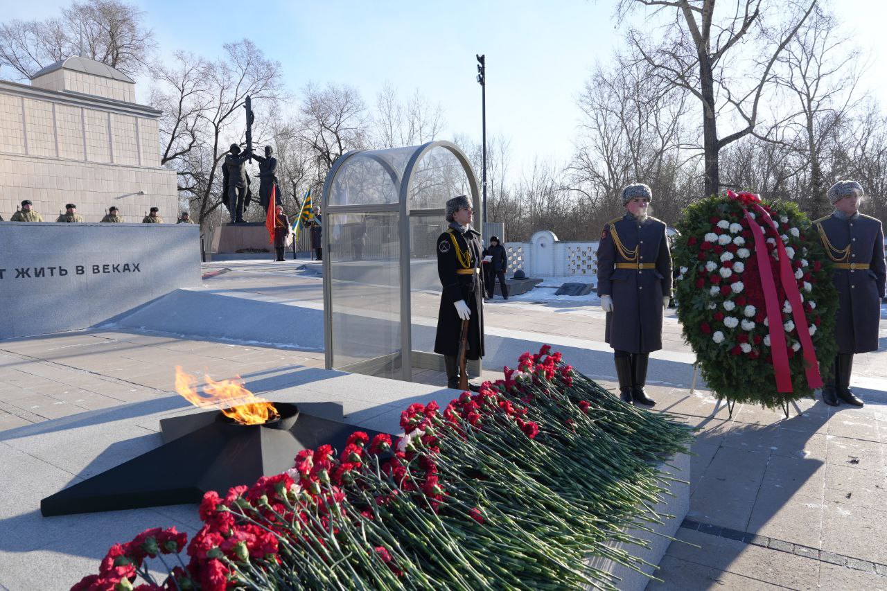 Красноярцы почтили память защитников Отечества Красноярцы почтили память защитников Отечества