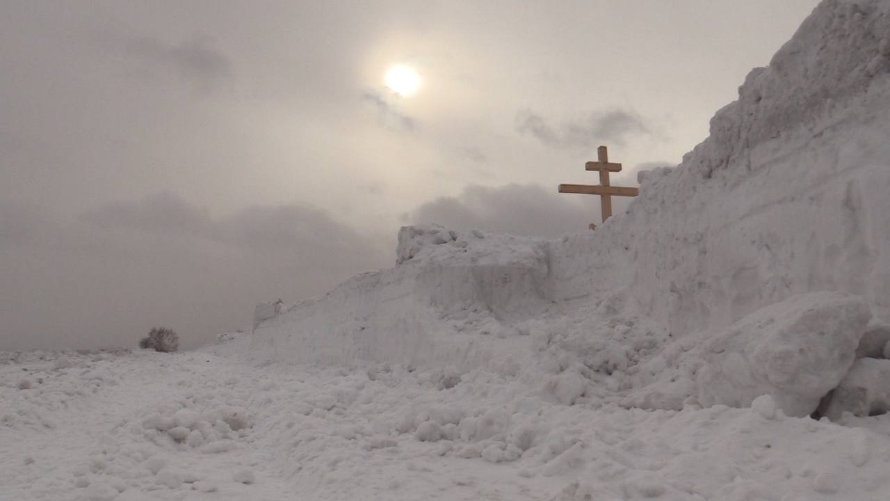 Деревня Худоногово в снежной блокаде: дорогу замело, люди и дети в заложниках