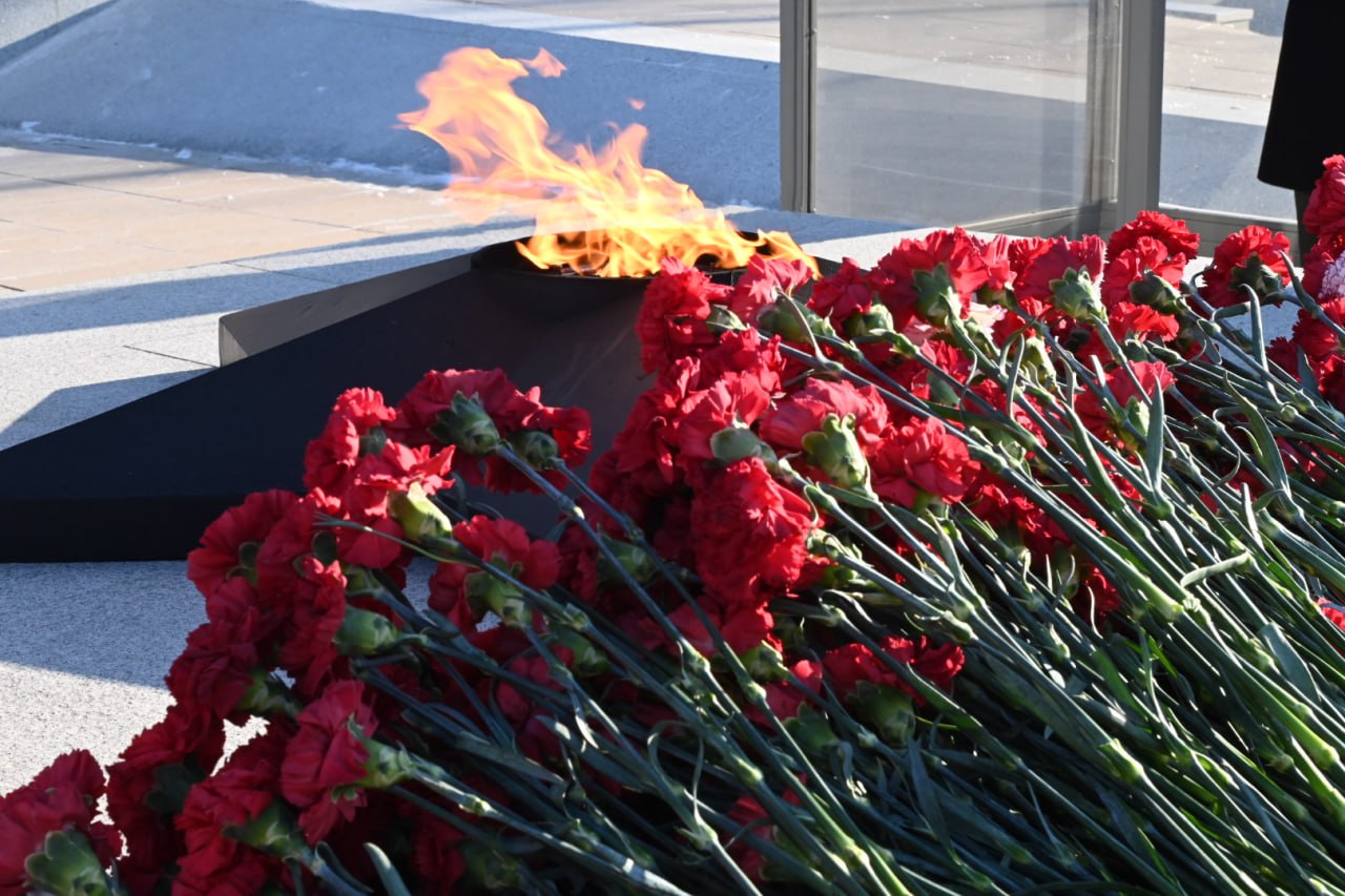 Каждый год в День защитника Отечества у Мемориала Победы собираются красноярцы разных поколений Каждый год в День защитника Отечества у Мемориала Победы собираются красноярцы разных поколений