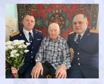 В Красноярском крае офицеры СК России поздравили ветерана Великой Отечественной войны с Днем защитника Отечества! В день защитника Отечества сотрудники ГСУ СК России по Красноярскому краю и Республике Хакасия по доброй...