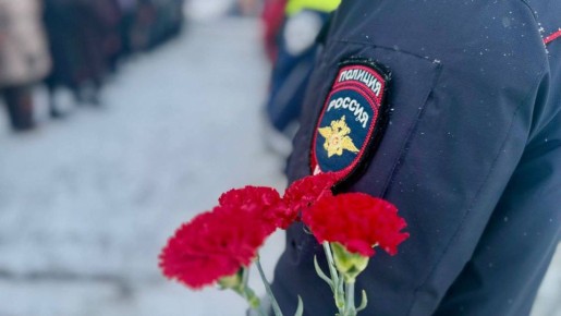В День защитника Отечества полицейские разных уголков Красноярского края почтили память героев