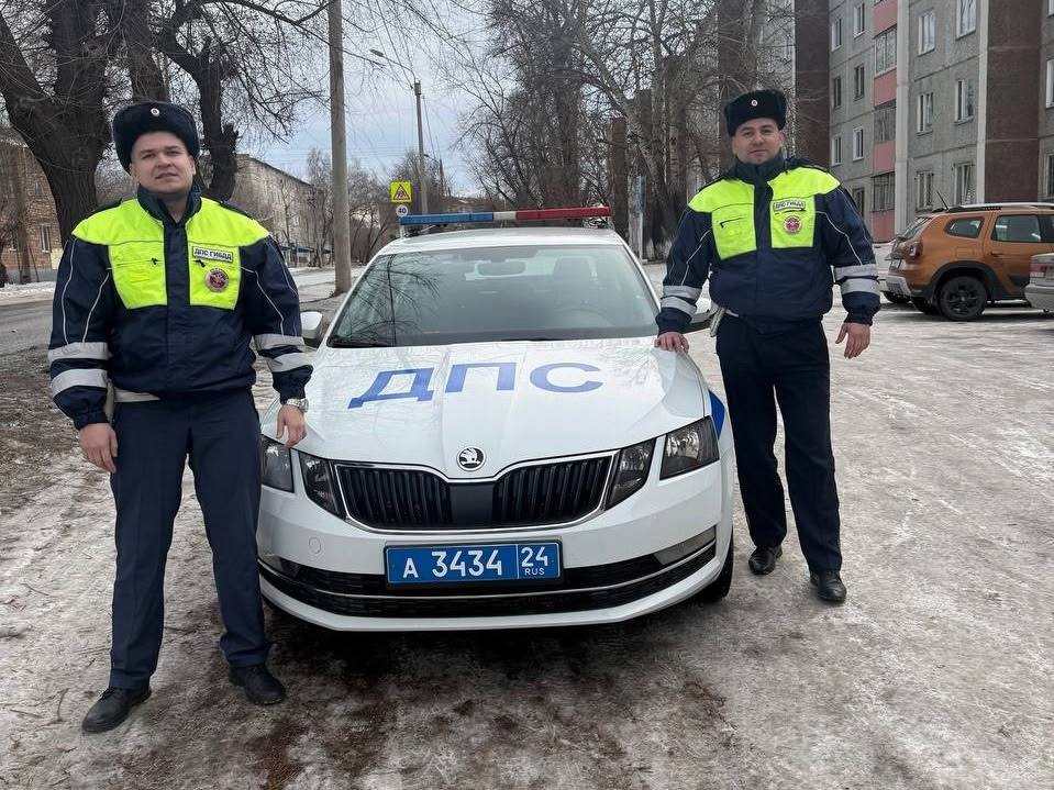 Братья на службе! Плечом к плечу! Братья на службе! Плечом к плечу!