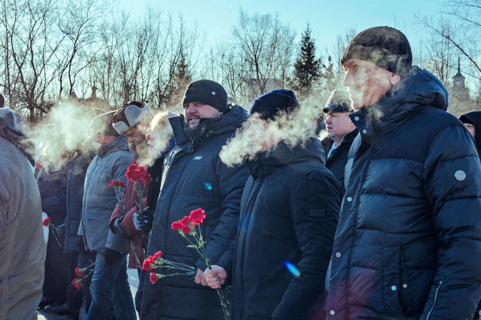 В День защитника Отечества депутаты Красноярского городского Совета приняли участие в церемонии возложения венков и цветов к Вечному огню на площади Победы В День защитника Отечества депутаты Красноярского городского Совета приняли участие в церемонии возложения венков и цветов к Вечному огню на площади Победы