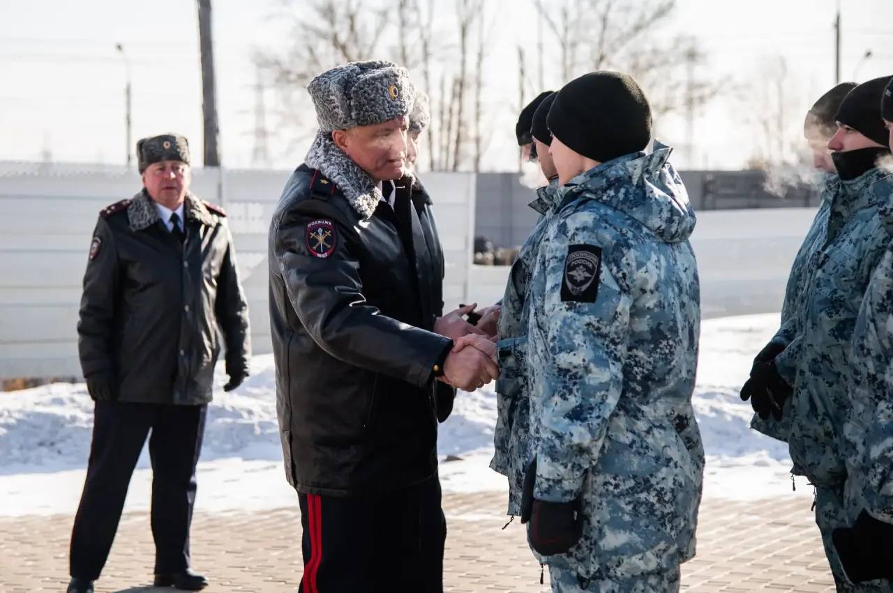 Красноярские полицейские почтили память коллег, погибших при исполнении служебных обязанностей в зоне проведения специальной военной операции Красноярские полицейские почтили память коллег, погибших при исполнении служебных обязанностей в зоне проведения специальной военной операции