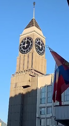 Главные городские часы Красноярска поздравляют горожан с Днём защитника Отечества!