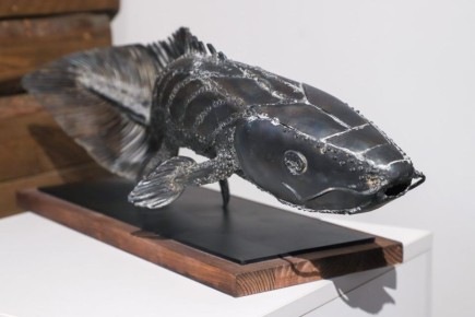 И у камней есть тайны…. В руках у Александра Заики, археолога, преподавателя Красноярского педуниверситета, — продолговатый булыжник возрастом в несколько тысяч лет