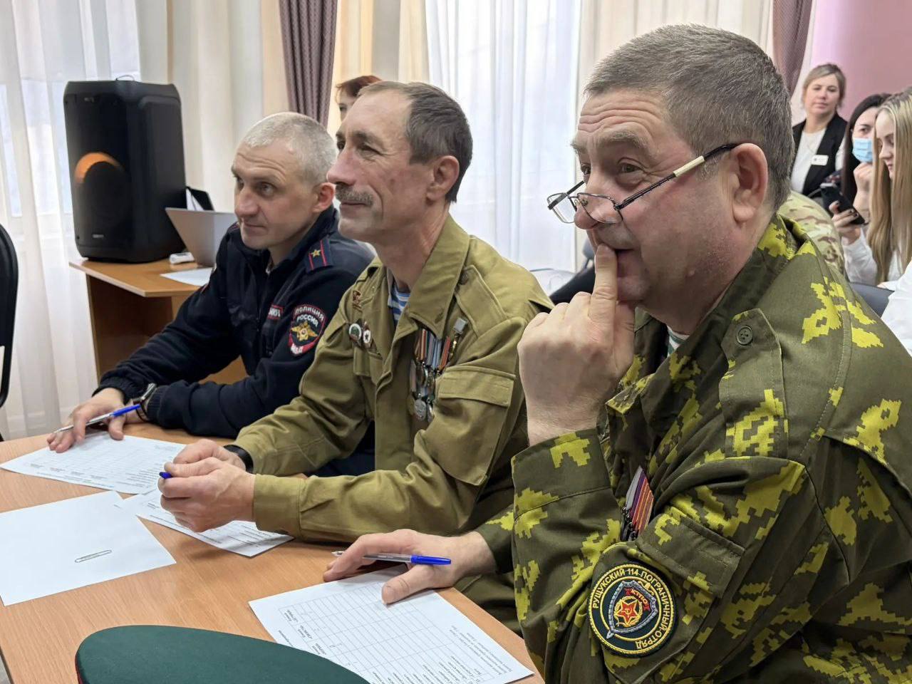 Полицейские и общественники встретили День защитника Отечества вместе с детьми Полицейские и общественники встретили День защитника Отечества вместе с детьми