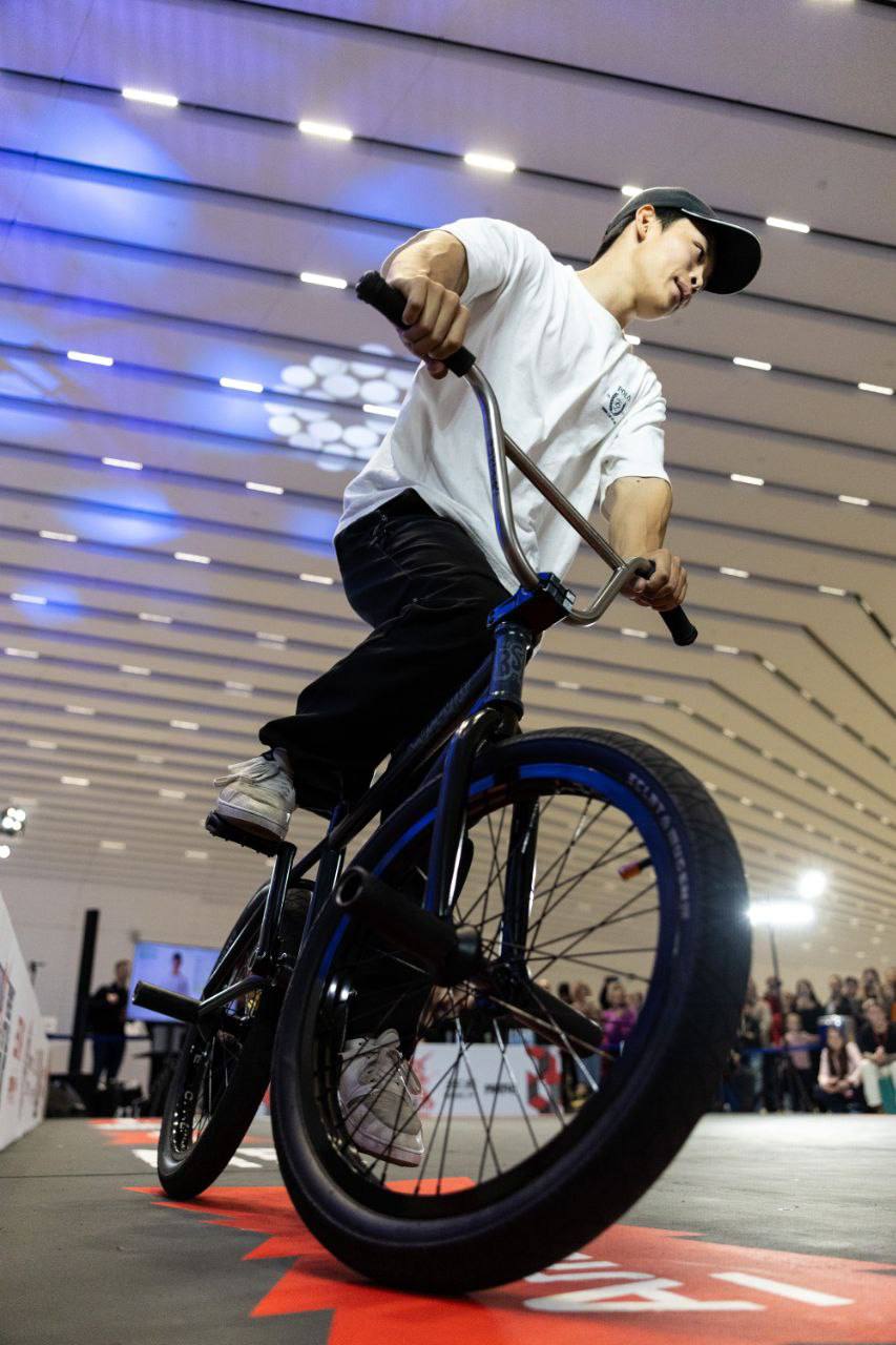 Международные соревнования по BMX-фристайлу (флэт) прошли на ВДНХ в музее «АТОМ» Международные соревнования по BMX-фристайлу (флэт) прошли на ВДНХ в музее «АТОМ»