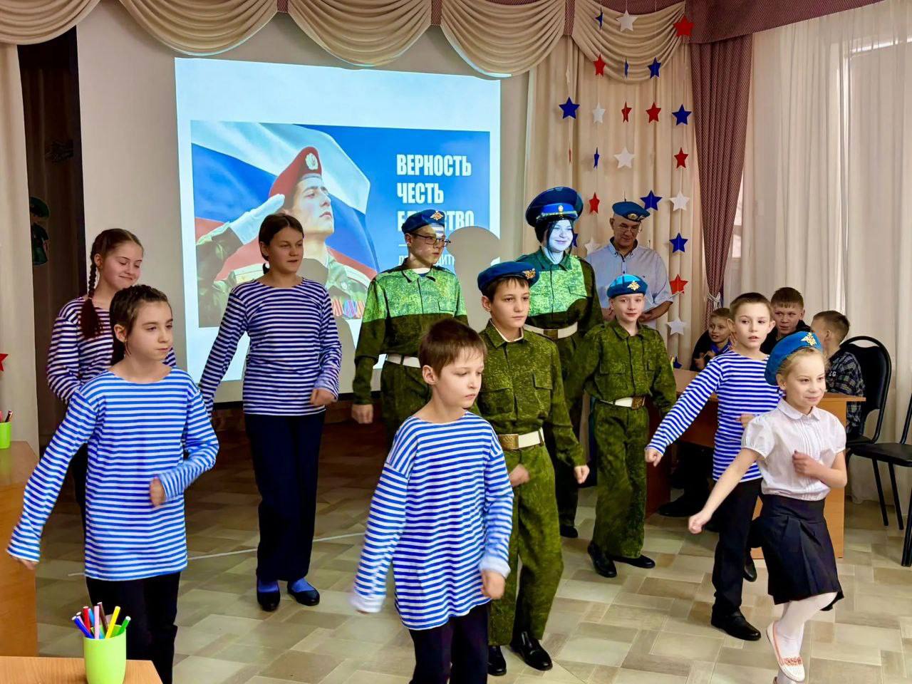 Полицейские и общественники встретили День защитника Отечества вместе с детьми Полицейские и общественники встретили День защитника Отечества вместе с детьми