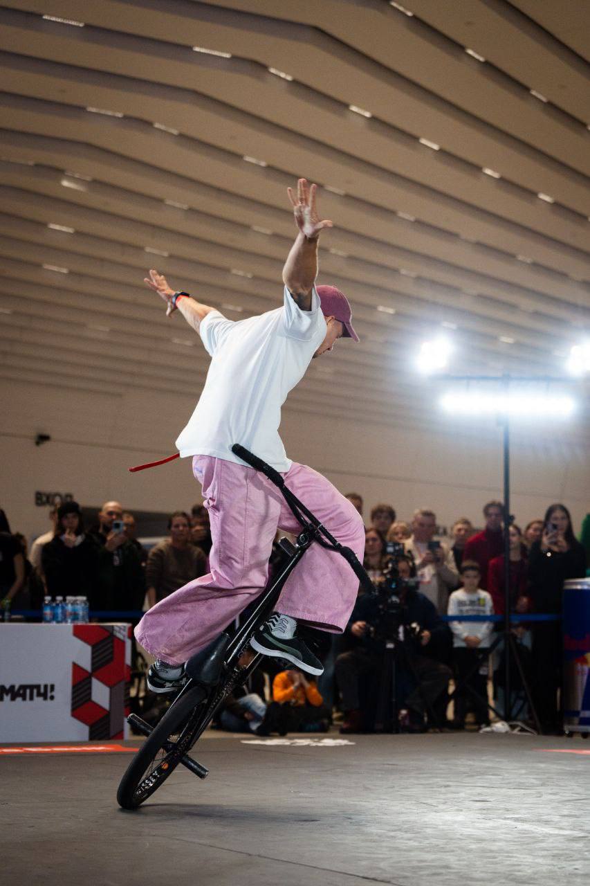 Международные соревнования по BMX-фристайлу (флэт) прошли на ВДНХ в музее «АТОМ» Международные соревнования по BMX-фристайлу (флэт) прошли на ВДНХ в музее «АТОМ»