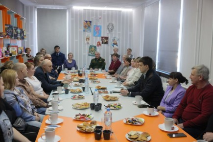 Михаил Котюков встретился с семьями участников СВО в ходе рабочей поездки в Дзержинско-Тасеевский округ