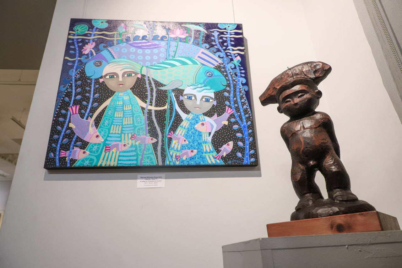 И у камней есть тайны…. В руках у Александра Заики, археолога, преподавателя Красноярского педуниверситета, — продолговатый булыжник возрастом в несколько тысяч лет И у камней есть тайны…. В руках у Александра Заики, археолога, преподавателя Красноярского педуниверситета, — продолговатый булыжник возрастом в несколько тысяч лет