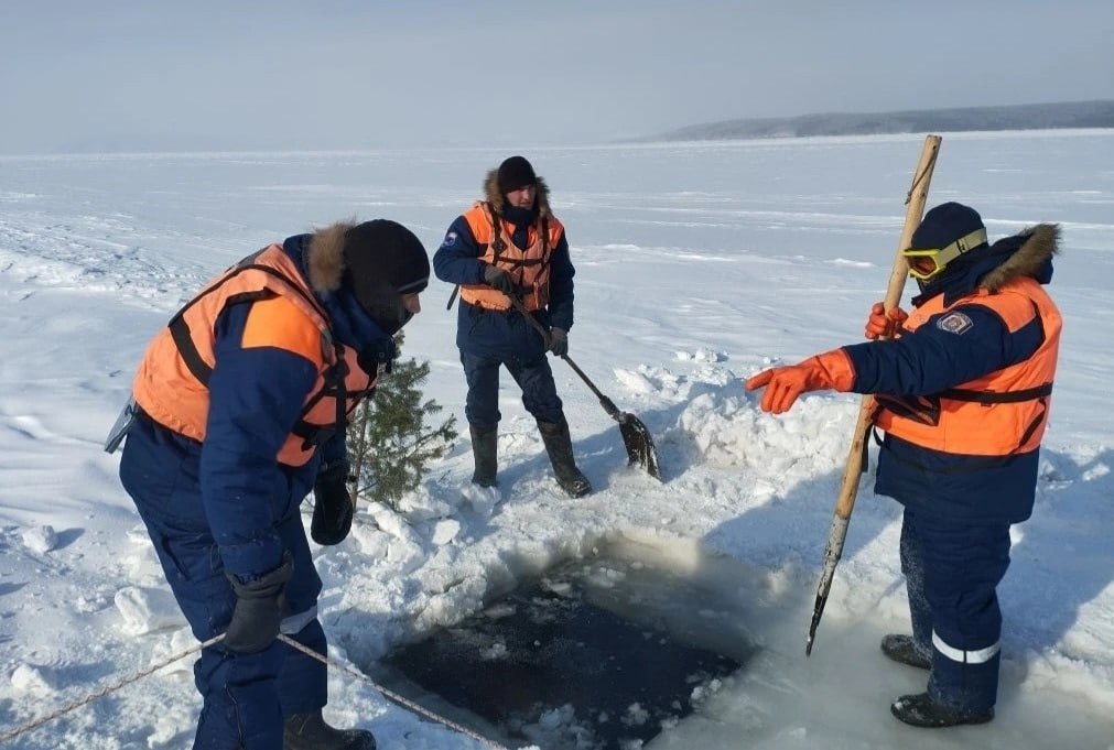 Спасатели достали со дна Красноярского моря тело пенсионера