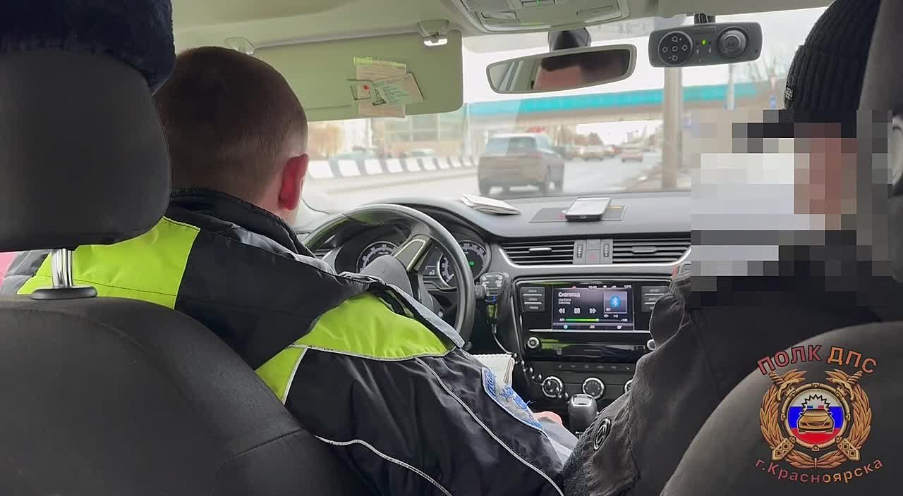 Сотрудники красноярского полка ДПС совместно со скорой помощью провели профилактический рейд «Маяк»