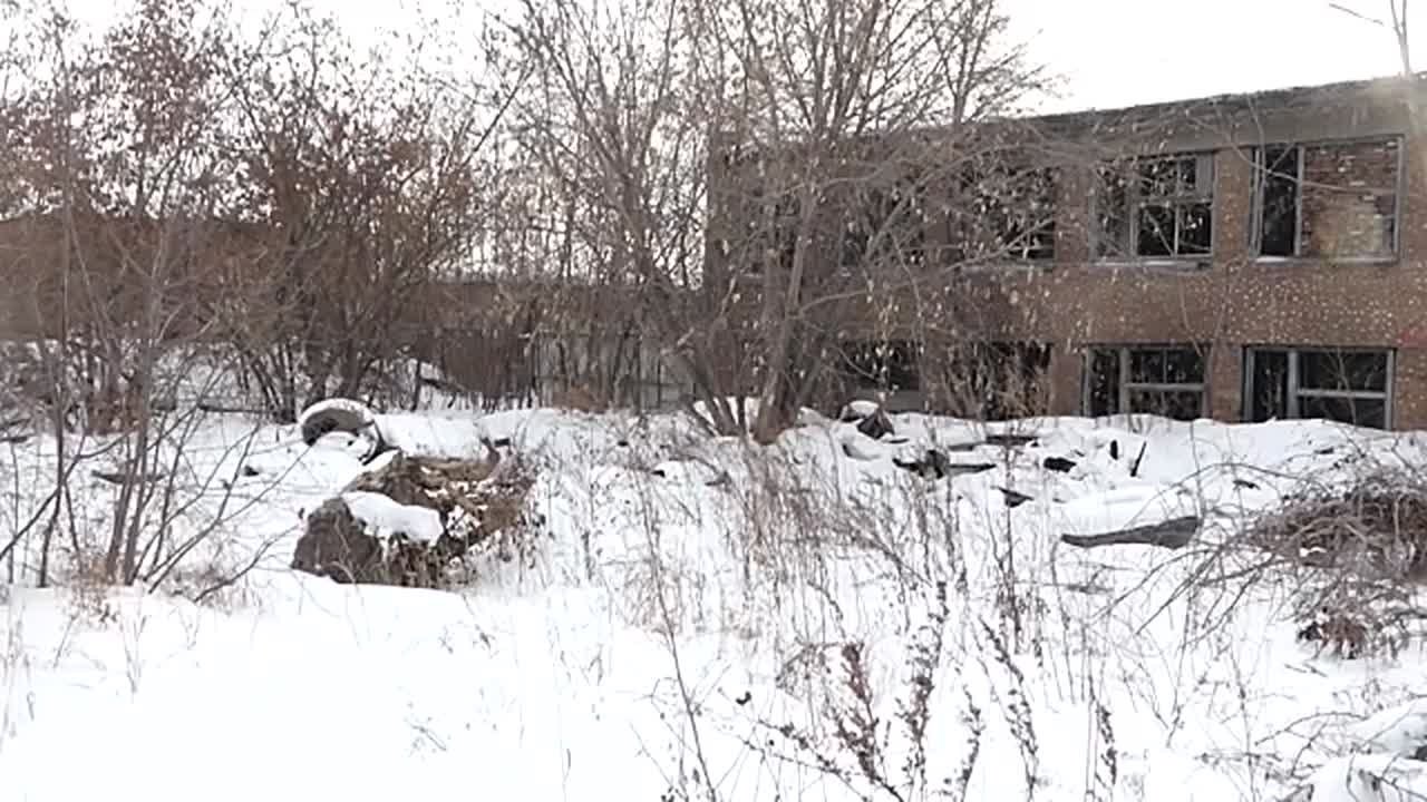 СВАЛКА НА ТОМСКОЙ. Свалку на улице Томской в Красноярске до сих пор не ликвидировали, хотя убрать её обещали ещё до начала 2025 года