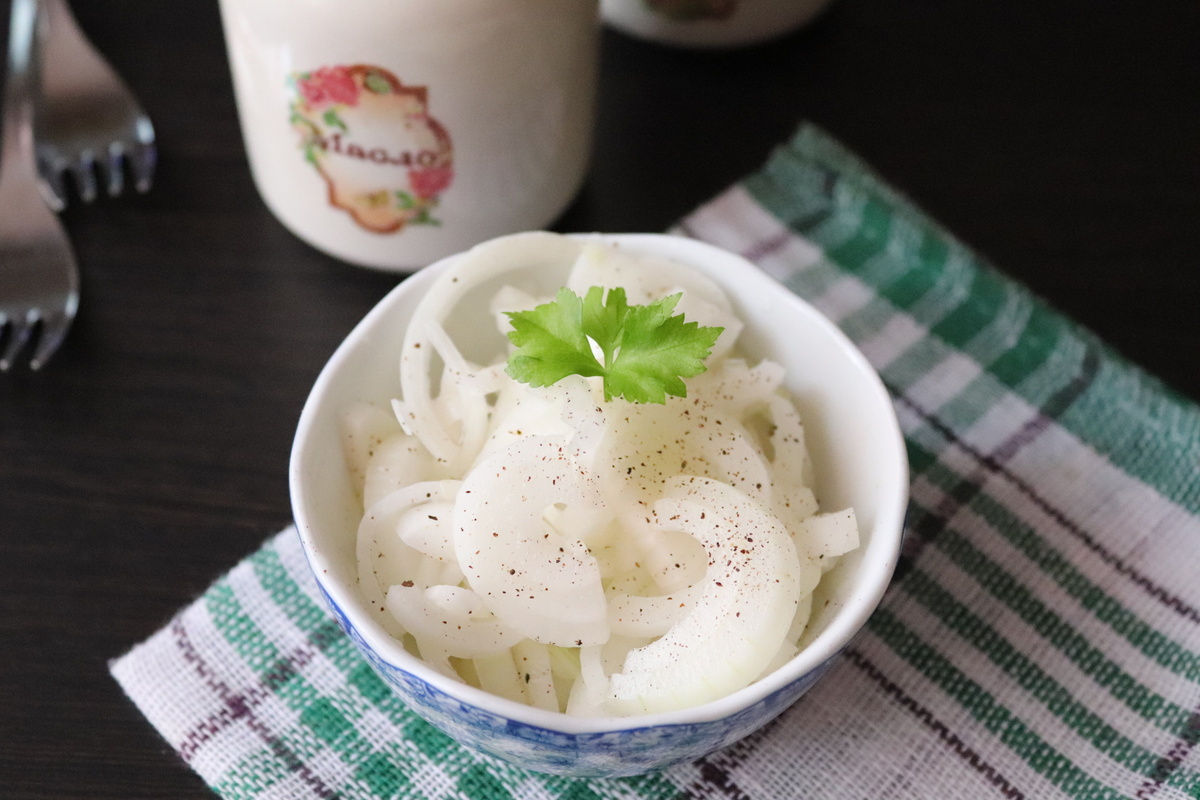Как подготовить невероятно вкусный маринованный лук: оригинальные идеи для закуски