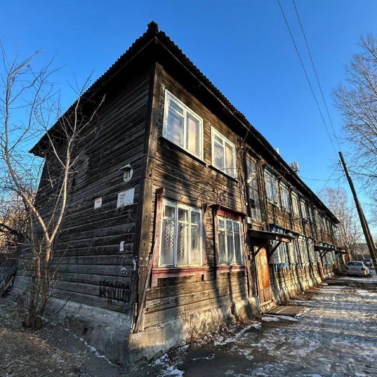 В Красноярске на улице Семафорной расселяют деревянный двухэтажный барак, построенный еще в 1934 году