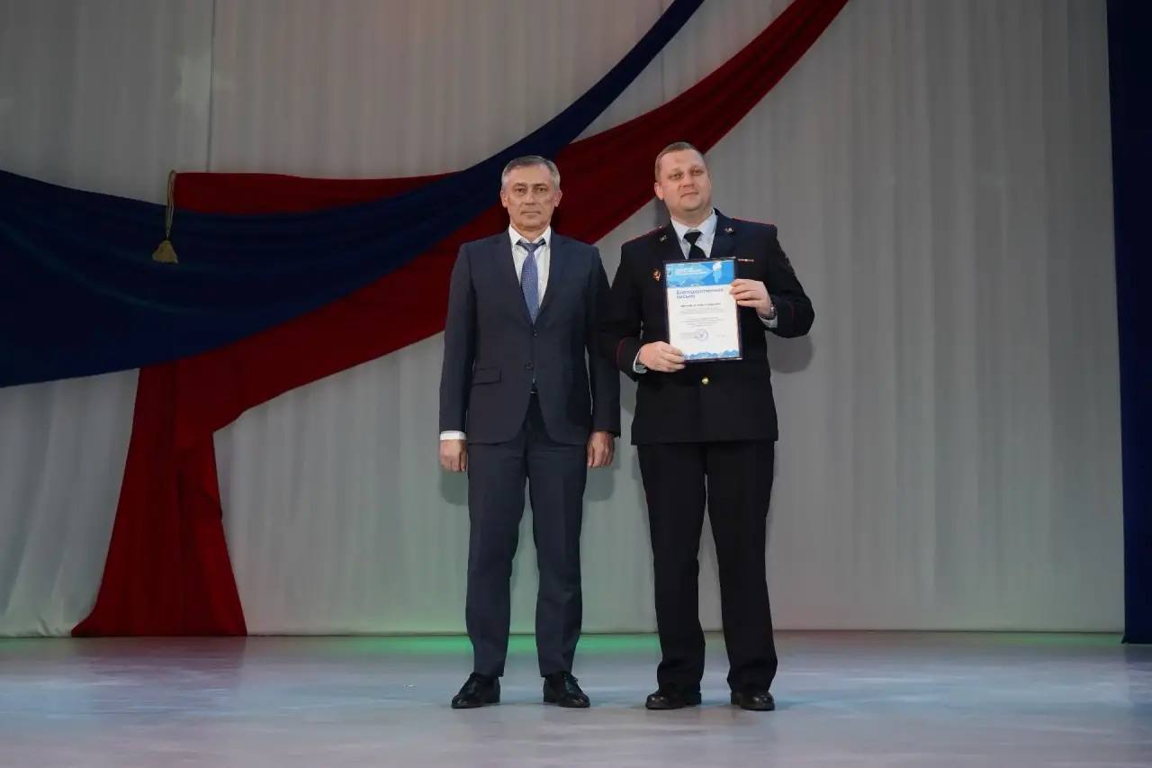 На Таймыре прошло торжественное мероприятие, на котором сотрудники Отдела МВД России по Таймырскому Долгано-Ненецкому району были удостоены благодарности от руководства округа На Таймыре прошло торжественное мероприятие, на котором сотрудники Отдела МВД России по Таймырскому Долгано-Ненецкому району были удостоены благодарности от руководства округа