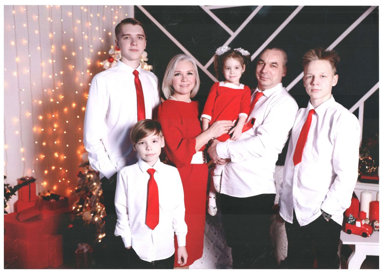 Семья Четвериковых из Минусинского округа и семья Трофимовых из Козульского округа награждены медалями ордена «Родительская слава» Семья Четвериковых из Минусинского округа и семья Трофимовых из Козульского округа награждены медалями ордена «Родительская слава»