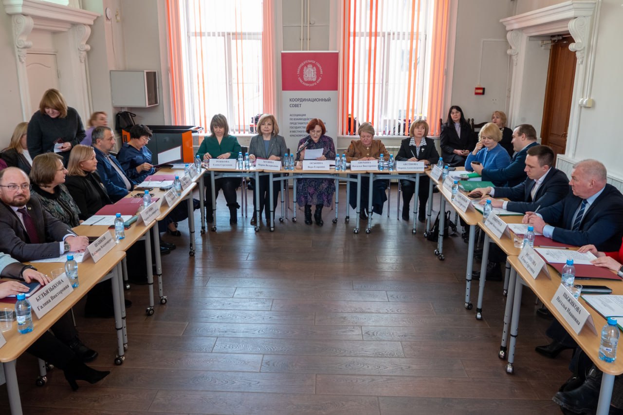 Представители краевой власти встретились для обсуждения проблемы дефицита кадров в школах